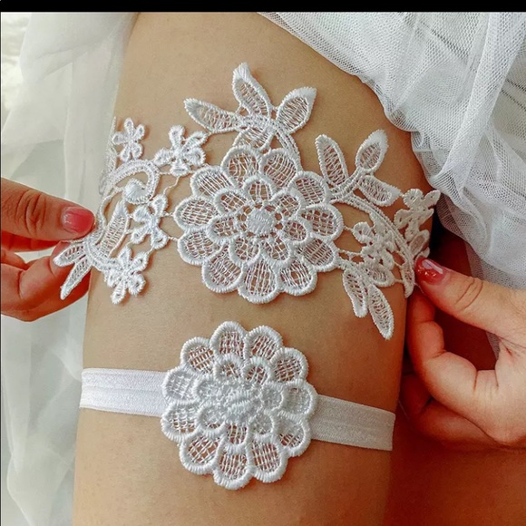 Flower Lace Bridal Garter Set - Picture 1 of 3
